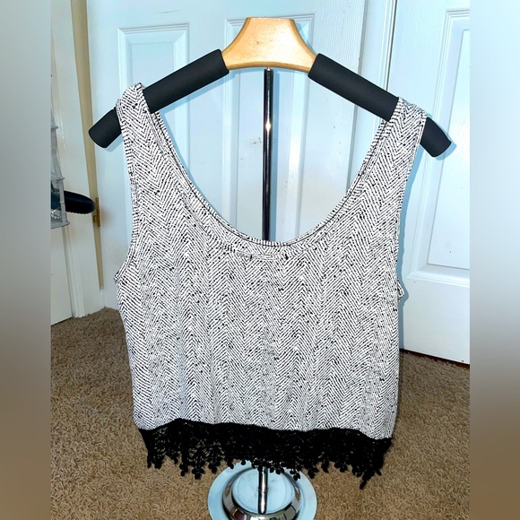 Soprano cropped tank top. White with black design and lace fringe/hem. Size L - Picture 2 of 5